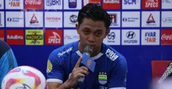 Febri Hariyadi luapkan kekecewaan setelah Persib menelan kekalahan dari Malut United, di pertandingan pekan 31 Liga 1 2024-25. (Foto: persib.co.id)