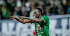 Flavio Silva berambisi membawa Persebaya mengalahkan Persik Kediri di pekan 31 Liga 1 2024-25. (Sumber: Persebaya.id)