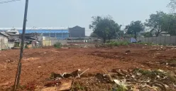 Rumah dan Bangunan terlihat rata ditimbun tanah merah di gang Kebon Sayur, Kapuk, Kecamatan Cengkareng, Jakarta Barat pada Sabtu, 3 Mei 2025. (Sumber: Poskota/Primayanti Juli Kumala Manalu)
