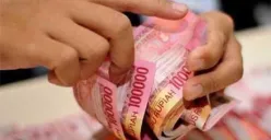 Penggunaan aplikasi pinjaman online resmi berbunga rendah yang diawasi OJK solusi keuangan cepat dan aman bagi masyarakat. (Sumber: Pinterest)