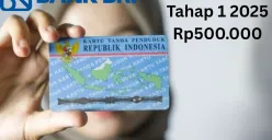 Dana bansos PKH tahap 1 2025 Rp500.000 sudah bisa ditarik oleh NIK e-KTP atas nama Anda lewat ATM BRI. (Sumber: Poskota/Gabriel Omar Batistuta)