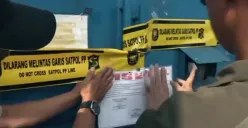 Pemkot Surabaya segel CV Sentosa Seal karena tak punya izin, tapi tetap nekat beroperasi. (Sumber: X/@Hanz1843454)
