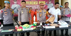 Personel Polres Serang saat melaksanakan gelar perkara calo tenaga kerja, Senin, 5 Mei 2025. (Sumber: Poskota/Rahmat Haryono)