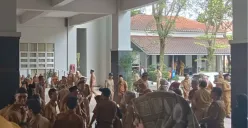 Suasana para kepala sekolah saat dikumpulkan di di Gedung Pendopo, Kabupaten Lebak, Selasa, 6 Mei 2025. (Sumber: Dok. Setda Lebak)