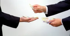 Bagi peminjam yang menghadapi kesulitan ekonomi, restrukturisasi pinjaman menjadi solusi legal yang paling dianjurkan. (Sumber: Pinterest)