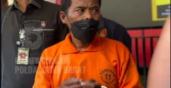 Salahsatu tersangka dari dua tersangka yang ditangkap Polres Cianjur usai menganiaya nenek 76 tahun yang dituduh menculik anak akibat isu hoaks. (Sumber: Dok Polres Cianjur)
