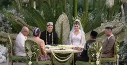 Raffi Ahmad dan Irwan Mussry hadir menjadi saksi pada acara ijab kabul dalam pernikahan Luna Maya dan Maxime Bouttier Akad nikah yang digelar di COMO Shambhala Estate, Gianyar, Bali hari ini. (Sumber: Capture Channel TS Media)