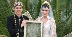 Maxime Bouttier memberikan emas kawin kepada sang istri diantaranya Logam Mulia seberat 7,5 gr dan uang dolar Amerika Serikat sebanyak 2,025. (Sumber: Capture Channel TS Media)
