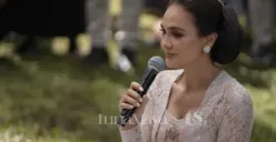 Luna Maya dan Maxime Bouttier resmi menikah di Ubud, Bali pada 7 Mei 2025, dalam prosesi privat yang dapat disaksikan secara live streaming oleh publik. (Sumber: Instagram/Luna Maya)