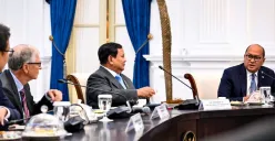 Presiden Republik Indonesia Prabowo Subianyo menerima kunjungan tokoh filantropi dunia sekaligus pendiri Gates Foundation Bill Gates. (Sumber: BPMI Setpres via setkab.go.id)