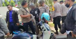Polsek Cengkareng mengamankan empat orang debt collector dalam operasi mata elang (Matel) pada Selasa, 6 Mei 2025. (Sumber: Dok. Polsek Cengkareng)