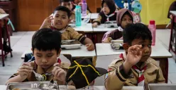 Ilustrasi, Badan Pengawas Obat dan Makanan (BPOM) mengungkapkan telah terjadi 17 kasus keracunan makanan tersebar di 10 provinsi pada program Makan Bergizi Gratis (MBG). (Sumber: Poskota/Bilal Nugraha Ginanjar)