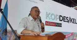 Menteri Koordinator Bidang Pangan, Zulkifli Hasan saat memberikan sambutan dalam acara Rakorda percepatan pembentukan Kopdes Merah Putih di Kertasana, Pandeglang. (Sumber: Poskota/Samsul Fatoni)