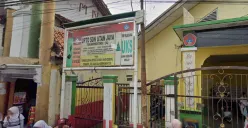 Ahli waris gembok SDN Utan Jaya Depok, klaim tanah sekolah milik keluarga sejak 1967. Simak kronologi lengkap sengketa 35 tahun yang belum terselesaikan. (Sumber: Google Street View, 2024)