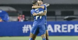 Aksi selebrasi Tyronne del Pino dan Ciro Alves saat mencetak gol untuk Persib di laga kontra Borneo FC pekan ke-11 Liga 1 2024. (Sumber: Dok/Persib)