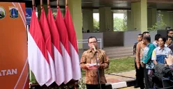 Kepala Dinas Perumahan Rakyat dan Kawasan Permukiman (DPRKP) DKI Jakarta Kelik Indriyanto saat menyampaikan pernyataan ke awak media, di Rusun Jagakarsa, Jakarta Selatan, Kamis 8 Mei 2025. (Sumber: Poskota/M. Tegar Jihad)