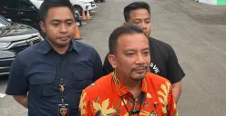 Kasat Reskrim Polres Metro Jakarta Barat, AKBP Arfan Sipayung saat doorstop di Polres Metro Jakarta Barat, Jumat 9 Mei 2025. (Sumber: Poskota/Pandi Ramedhan)