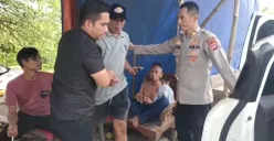 Tersangka TP alias Ateng oknum ormas di Kabupaten Serang yang menjadi calo tenaga kerja diamankan polisi. (Sumber: Dok. Polsek Cikande)