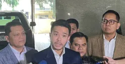 Yakup Hasibuan, kuasa hukum mantan Presiden Republik Indonesia Joko Widodo (Jokowi), di Bareskrim Polri, Jakarta Selatan, Jumat, 9 Mei 2025. (Sumber: Poskota/Ali Mansur)