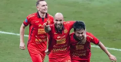 Striker Persija, Gustavo Almeida merayakan gol yang diciptakannya ke gawang Bali United di laga pekan 32 Liga 1 musim 2024-25. (Sumber: Instagram @persija)