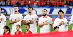 Shayne Pattynama (tengah) saat membela Timnas Indonesia menghadapi China di putaran ketiga kualifikasi Piala Dunia 2026 zona Asia. (Sumber: PSSI)