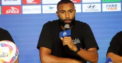 Bek PSM Makassar, Yuran Fernandes dihukum larangan bermain di sepak bola Indonesia selama 12 bulan. (Sumber: LIB)