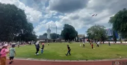 Alun-alun Kota Bogor Dipadati Ribuan Pengunjung pada Libur Panjang Waisak 2025. (Sumber: Poskota/Sekar Putri Andini)