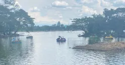 Suasana tempat wisata Danau Cipondoh, Kota Tangerang pada akhir pekan, Minggu, 11 Mei 2025. (Sumber: Poskota/Primayanti Juli Kumala)