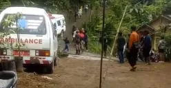 Ambulans disiagakan untuk mengevakuasi para korban tewas dalam peristiwa ledakan di Desa Sagara, Kecamatan Cibalong, Kabupaten Garut, Senin, 12 Mei 2025. (Sumber: Istimewa)
