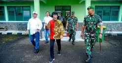 Ketua LPAI Seto Mulyadi meninjau langsung pelaksanaan program Pendidikan Karakter Panca Waluya di Dodik Bela Negara Rindam III/Siliwangi, Cikole, Lembang, Kabupaten Bandung Barat, Sabtu, 10 Mei 2025. (Sumber: jabarprov.go.id)