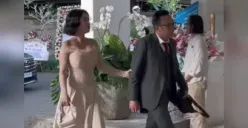 Sosok wanita yang mendapingin Ari Lasso di pernikahan Luna Maya dan Maxime