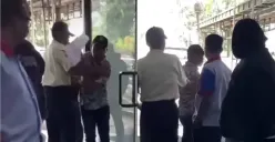 Aksi debt collector atau DC yang datangi pegawai pabrik baja ringan di Daan Mogot, Jakbar viral di media sosial lantaran melakukan aksi premanisme. (Sumber: Tangkap layar Instagram/@medsoszone)
