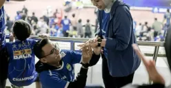 Moment Putri Karlina dilamar Maula Akbar usai pertandingan Persib vs Barito. (Sumber: Instagram/@putri.karlina14)