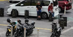 Ilustrasi kendaraan terparkir ilegal di Jakarta. (Sumber: Poskota/Bilal Nugraha Ginanjar)