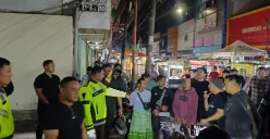 Polres Metro Tangerang Kota menangkap seorang preman berinisial FM alias Omo, 39 tahun di Pasar Lama, Tangerang, Banten, yang menganiaya pedagang gegara tak diberi uang japrem. (Sumber: Polres Metro Tangerang Kota)