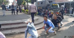 Puluhan pelaku premanisme digelandang ke Mapolres Garut beberapa waktu lalu. (Sumber: Poskota/Fani Ferdiansyah)
