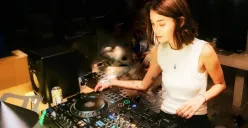 Nama musisi Jubilee Marisa viral karena dikaitkan dengan keretakan hubungan Ardhito Pramono dan Jeanneta Sanfadeli (Sumber: Instagram/@jubileemarisa)