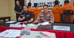 Polisi menangkap Sambo Cs yang telah 10 kali merampas motor dengan modus debt collector gadungan. (Sumber: Poskota/Angga Pahlevi)