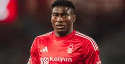 Striker Nottingham Forest, Taiwo Awoniyi koma setelah menjalani operasi cedera di bagian perut akibat membentur mistar gawang. (Sumber: Instagram @officialnffc)