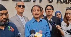 Eks Menpora Roy Suryo, selesai menjalani pemeriksaan pencemaran nama baik terkait tudingan ijazah palsu Jokowi di Polda Metro Jaya, Jakarta Selatan, Kamis, 15 Mei 2025. (Sumber: Poskota/Ali Mansur)