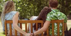 5 zodiak ini diramal terjebak cinta segitiga di bulan Mei 2025. (Sumber: Pinterest/Aslan)