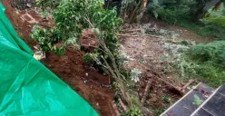 TPU Batakal, Batu Tulis, Kota Bogor mengalami longsor dan mengakibatkan delapan makam rusak, Kamis, 15 Mei 2025. (Sumber: Poskota/Sekar Putri Andini)