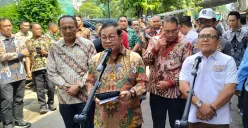 Gubernur Jakarta, Pramono Anung kepada awak media di Menteng Tenggulun, Jakarta Pusat, Kamis, 15 Mei 2025. (Sumber: Poskota/M. Tegar Jihad)