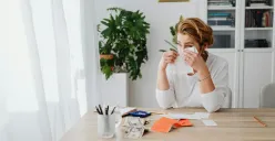 Solusi debitur galbay jika terlanjur ditipu DC pinjol ilegal. (Sumber: Pexels/Kaboompics.com)