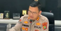Kepala Sub Bidang Penerangan Masyarakat Polda Metro Jaya AKBP Reonald Simanjuntak, di di Polda Metro Jaya, Jakarta Selatan, Jumat, 16 Mei 2025. (Sumber: Poskota/Ali Mansur)