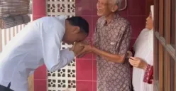 Potret Joko Widodo alias Jokowi datang ke rumah mantan dosen Universitas Gadjah Mada (UGM), Ir. Kasmudjo. (Sumber: Instagram/@jokowi)