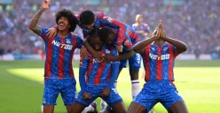 Para pemain Crystal Palace merayakan gol yang diciptakan Eberechi Eze ke gawang Manchester City di final FA Cup 2025. (Sumber: Instagram @emiratesfacup)