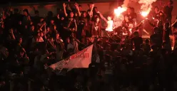 Ilustrasi, suporter PSS Sleman menyalakan flare. (Sumber: pssleman.id)