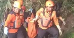 Tim SAR gabungan mengevakuasi jasad balita hanyut dari Sungai Cisadane, Ciseeng, Kabupaten Bogor. (Sumber: Instagram/relawanpasundan)