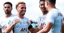 Para pemain Persik Kediri merayakan gol yang dicetak Ze Valente ke gawang Semen Padang pada pekan 33 Liga 1 musim 2024-25. (Sumber: Instagram @persikfcofficial)